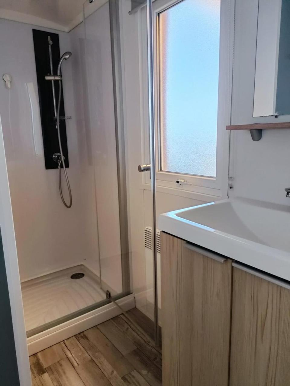 - Mobilhomes Bord De Mer, Conguel *