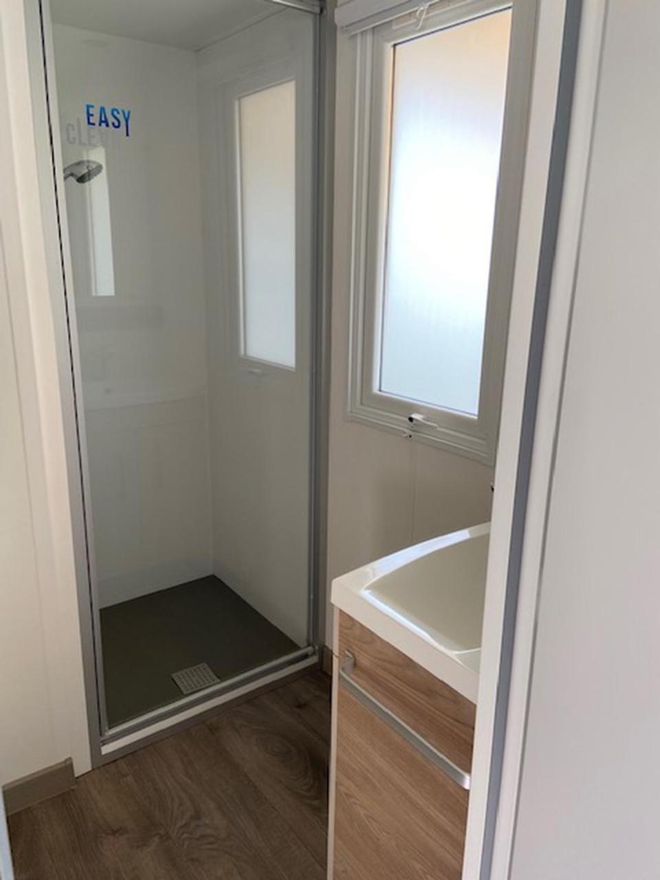 - Mobilhomes Bord De Mer, Conguel Camping *