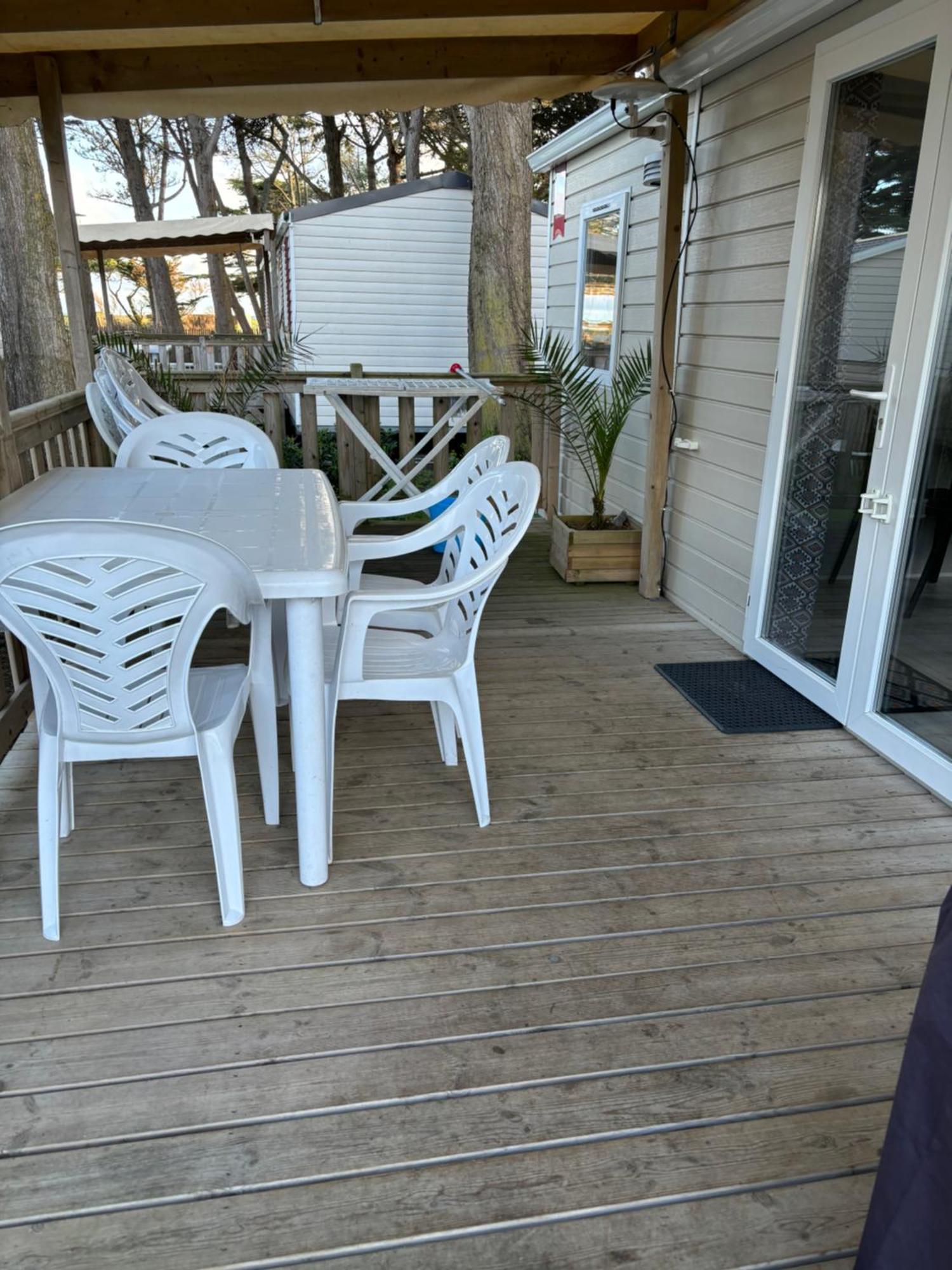 - Mobilhomes Bord De Mer, Conguel Camping